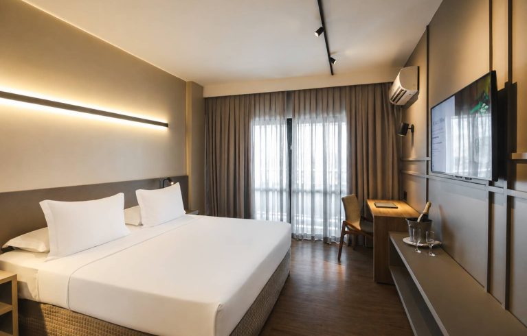 Quarto master